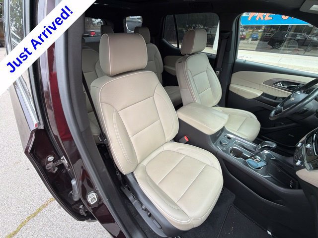 Used 2023 Chevrolet Traverse Premier FWD image 24