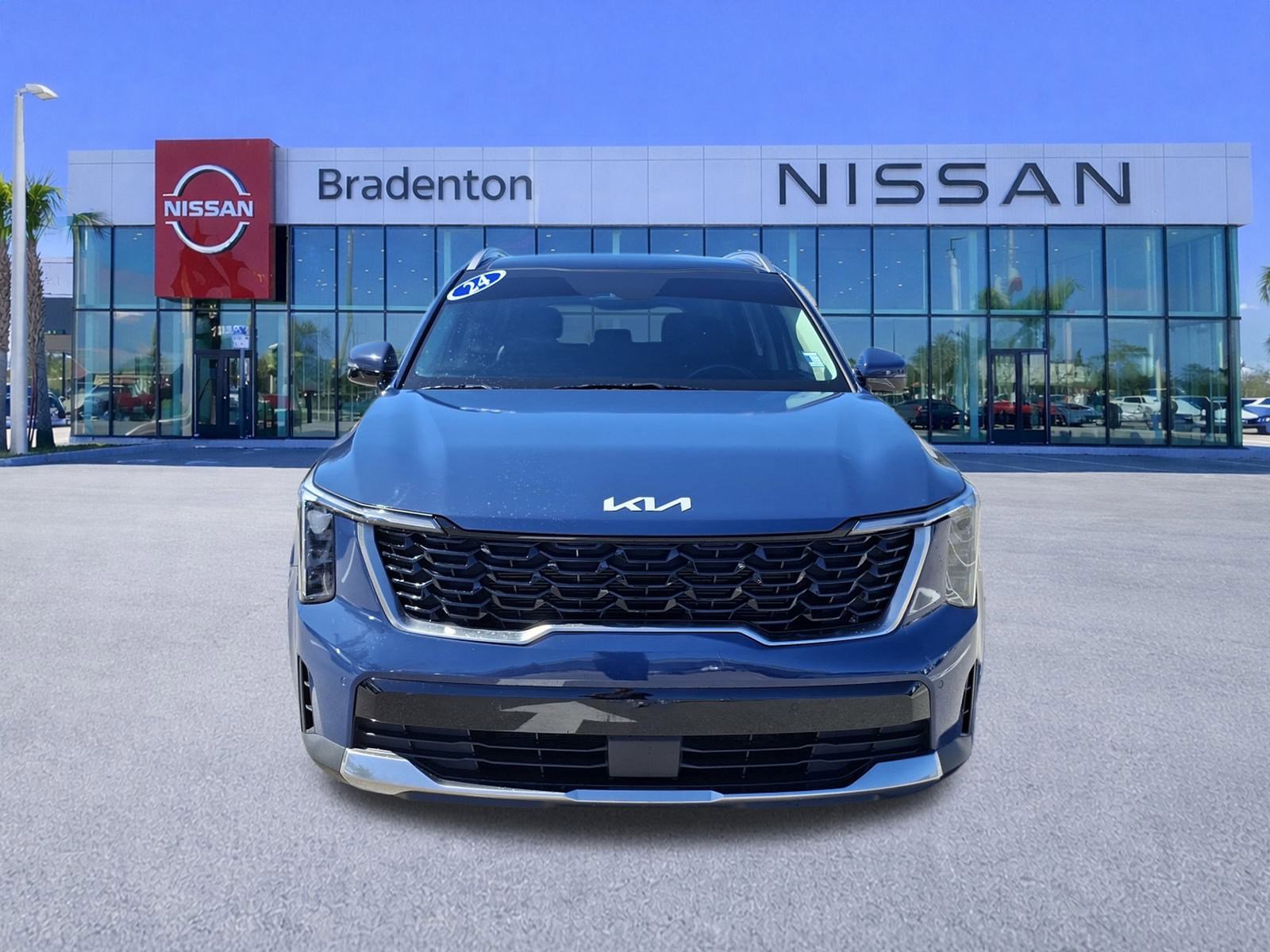 Used 2024 Kia Sorento S w/ Panoramic Sunroof Package image 2