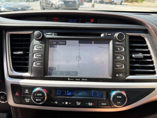 Used 2019 Toyota Highlander XLE image 24