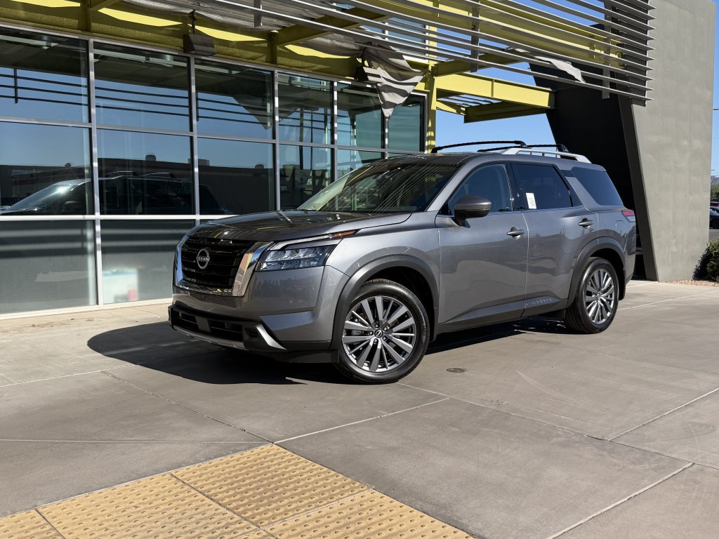Used 2025 Nissan Pathfinder SL w/ SL Premium Package FWD image 1