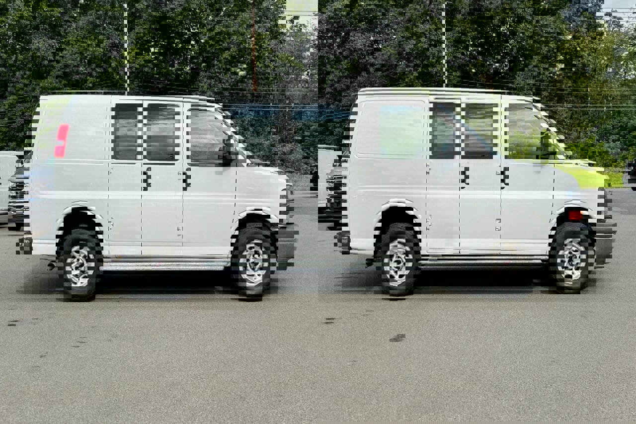 Used 2022 GMC Savana 2500 w/ Driver Convenience Package image 2
