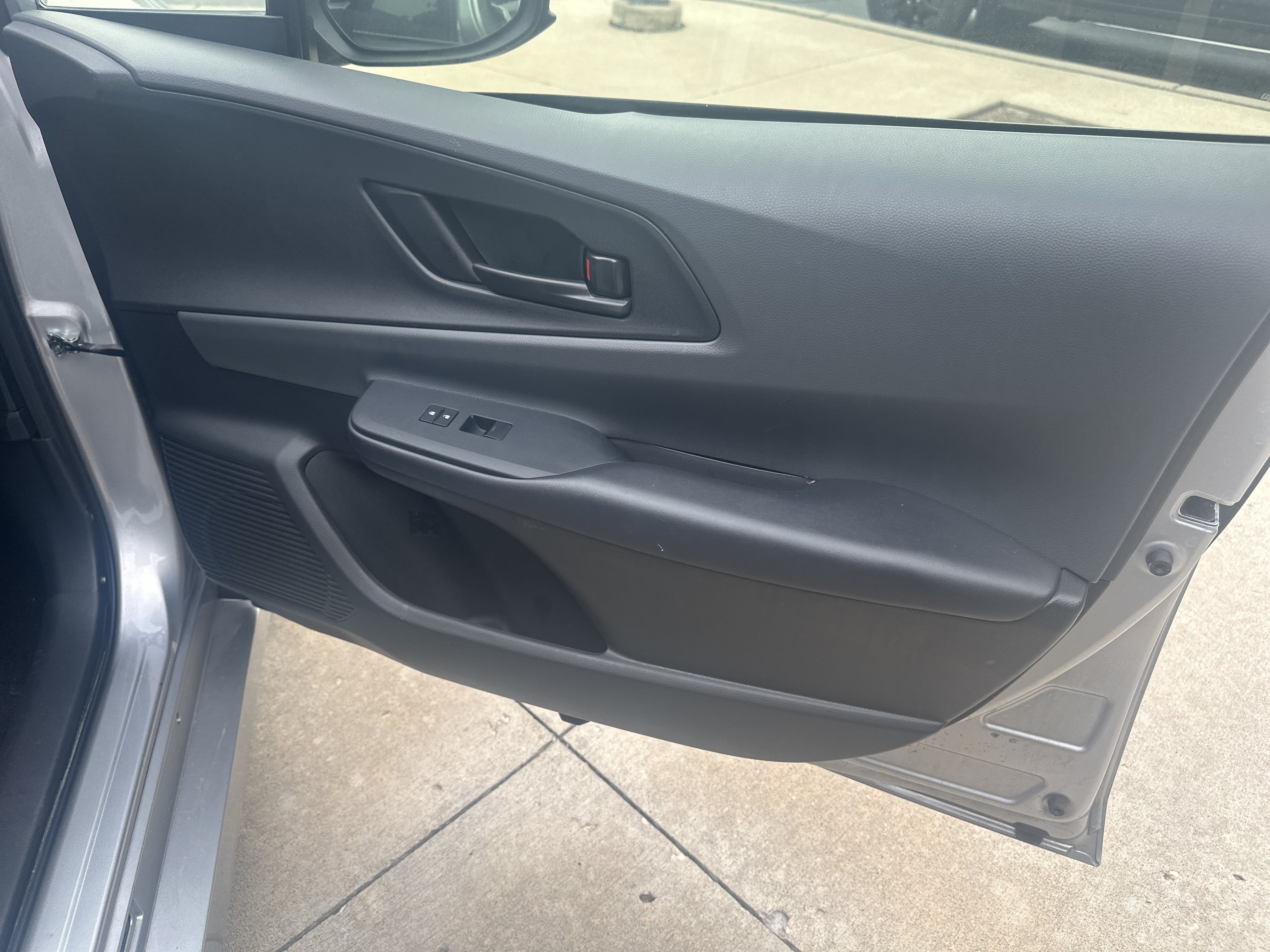 Used 2025 Toyota Prius LE FWD image 26