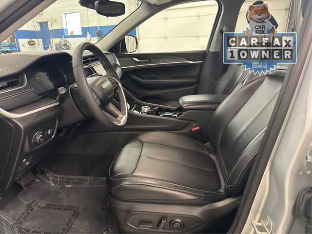 Used 2023 Jeep Grand Cherokee Limited image 10