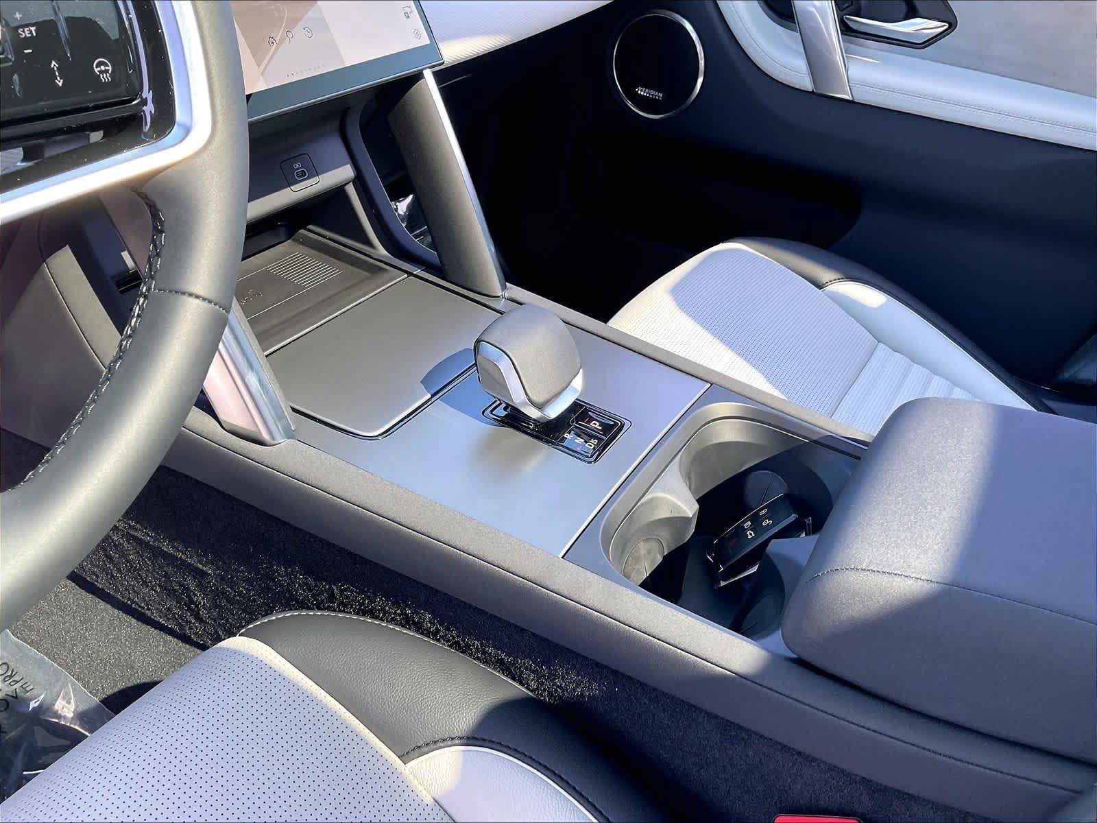 New 2026 Land Rover Discovery Sport Landmark AWD/4WD image 10