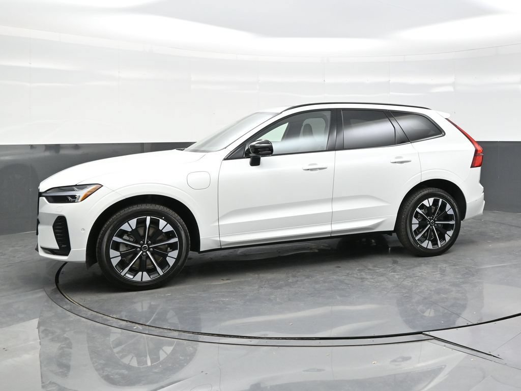 New 2026 Volvo XC60 T8 Plus w/ Climate Package PRO AWD/4WD image 3