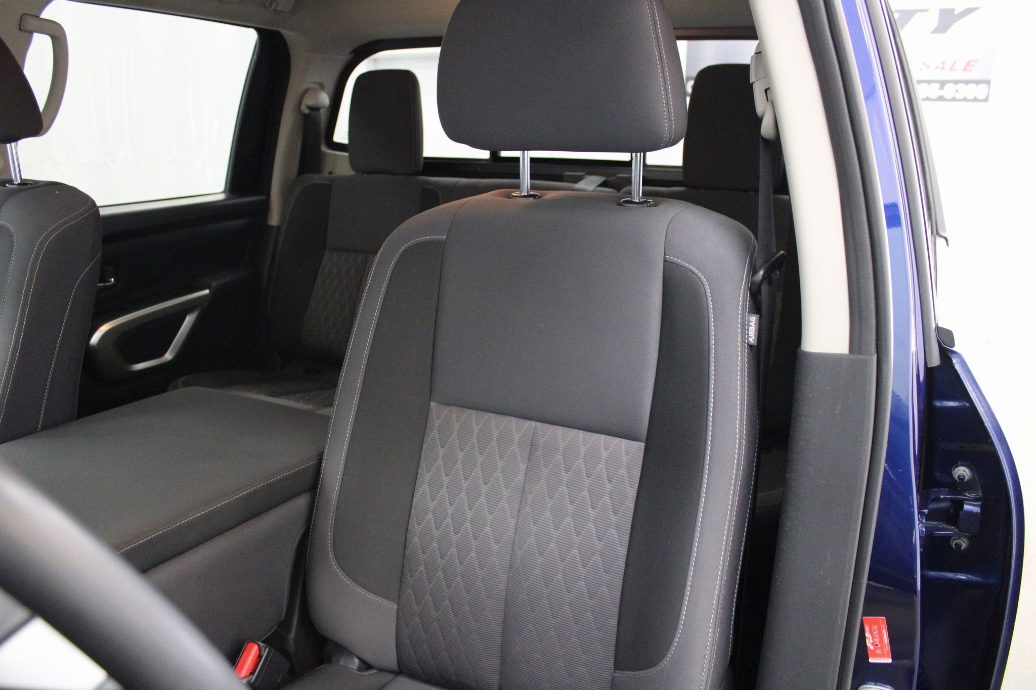 Used 2022 Nissan Titan SV image 16