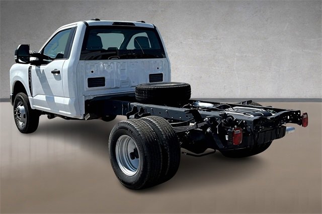 New 2025 Ford F350 XL w/ XL Chrome Package image 3