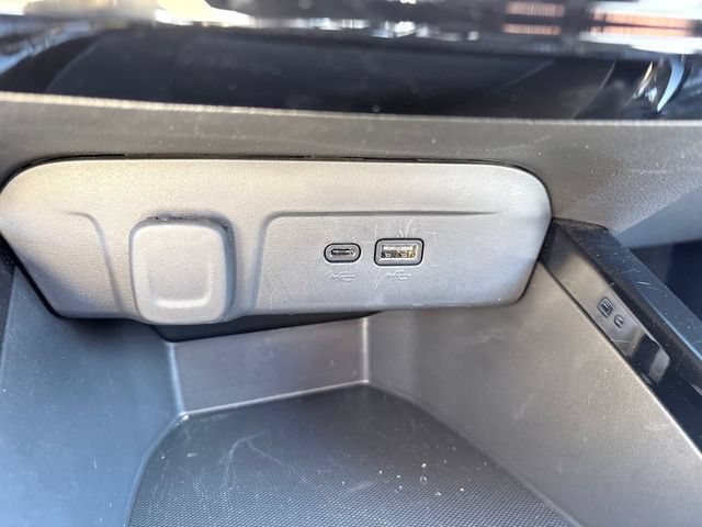 Used 2025 Chevrolet Trax LT w/ LT Convenience Package FWD image 20