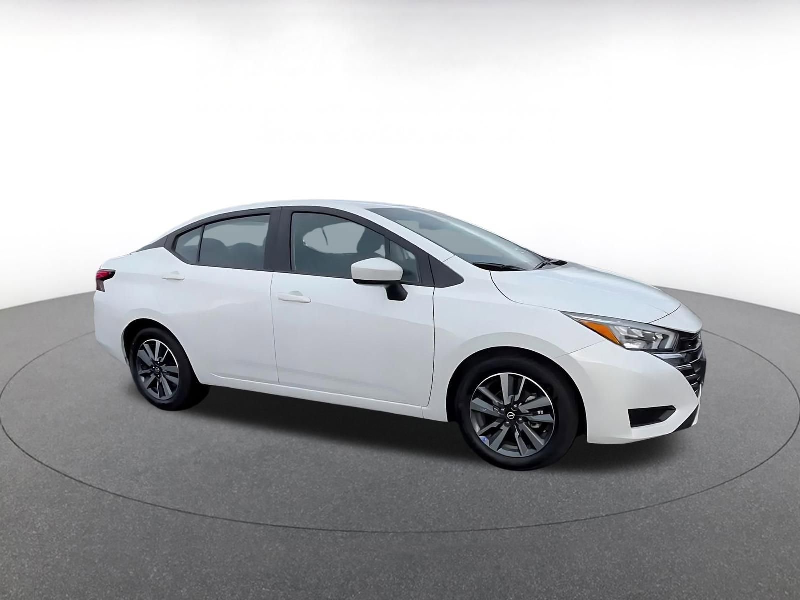 Used 2025 Nissan Versa SV video 2