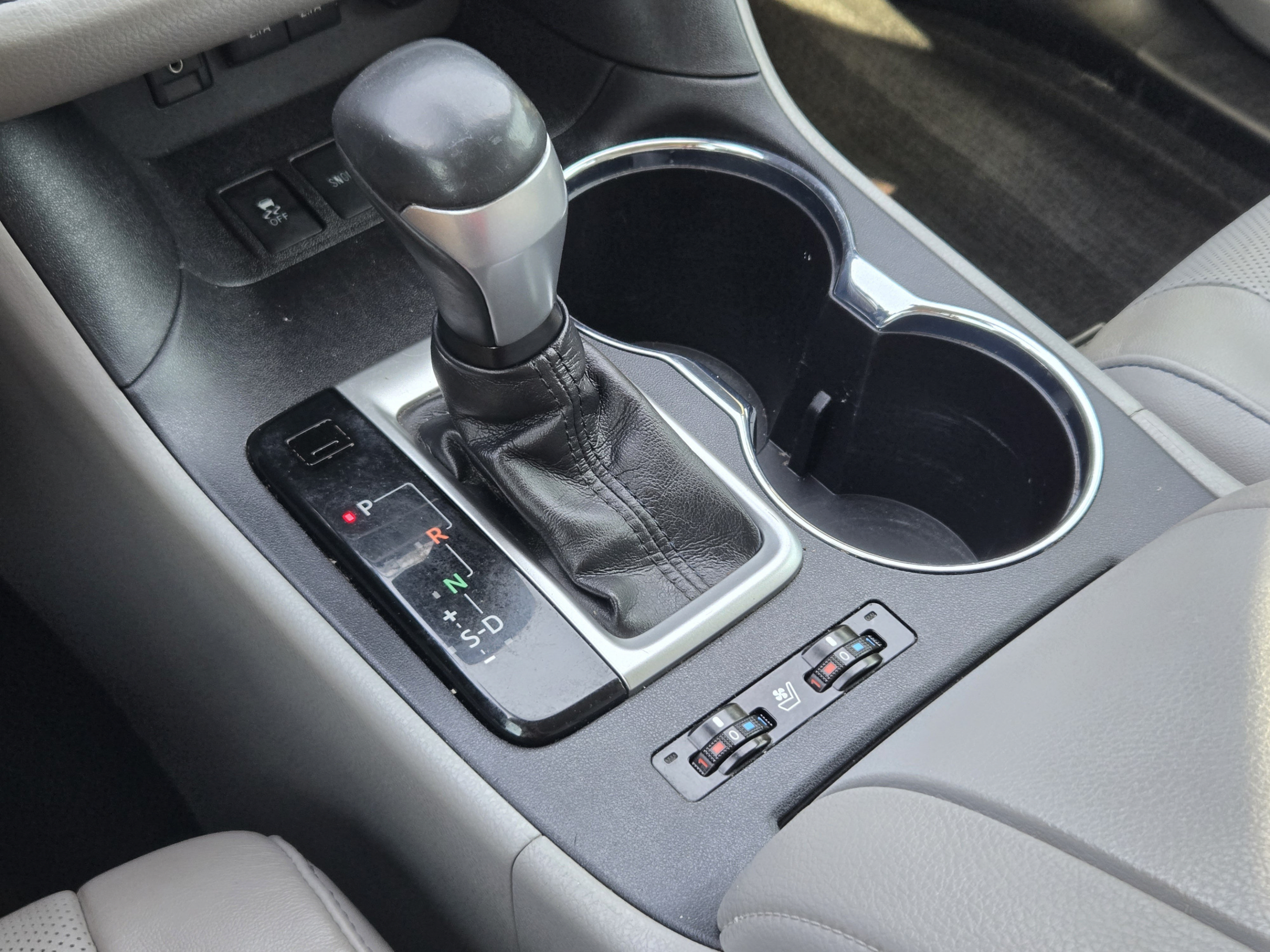 Used 2018 Toyota Highlander Limited FWD image 17