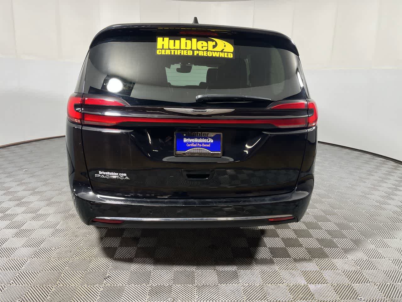 Used 2024 Chrysler Pacifica Touring-L FWD image 7