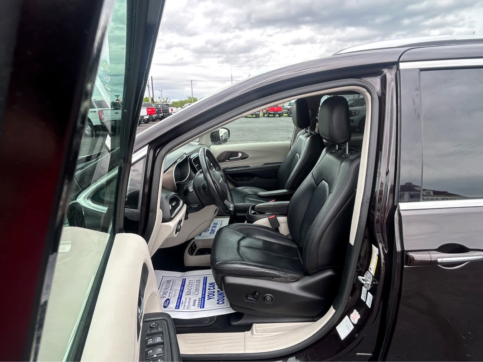 Used 2018 Chrysler Pacifica Touring-L w/ Advanced Safetytec Group FWD image 21