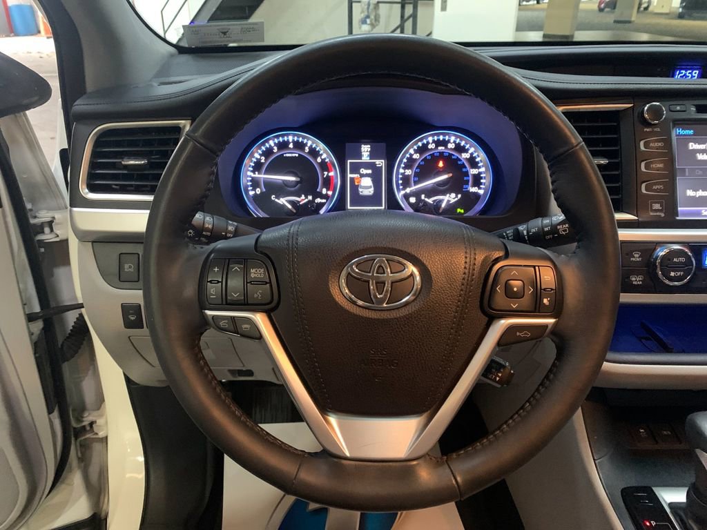 Used 2015 Toyota Highlander Limited Platinum image 29