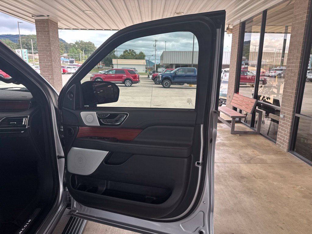 Used 2024 Lincoln Navigator Reserve AWD/4WD image 24