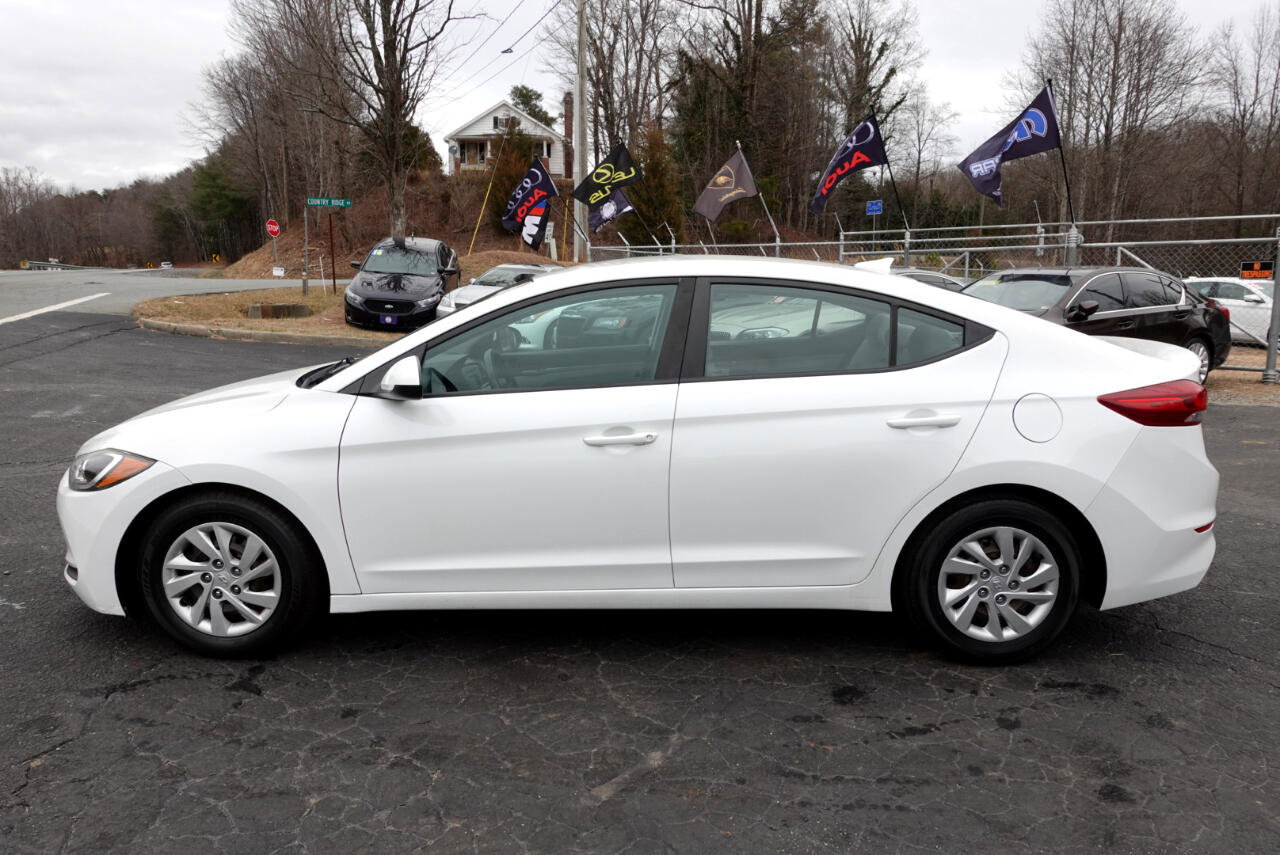 Used 2017 Hyundai Elantra SE image 4