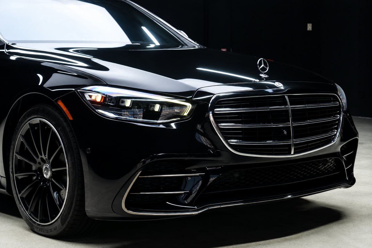 Used 2023 Mercedes-Benz S 500 4MATIC w/ AMG Line image 16