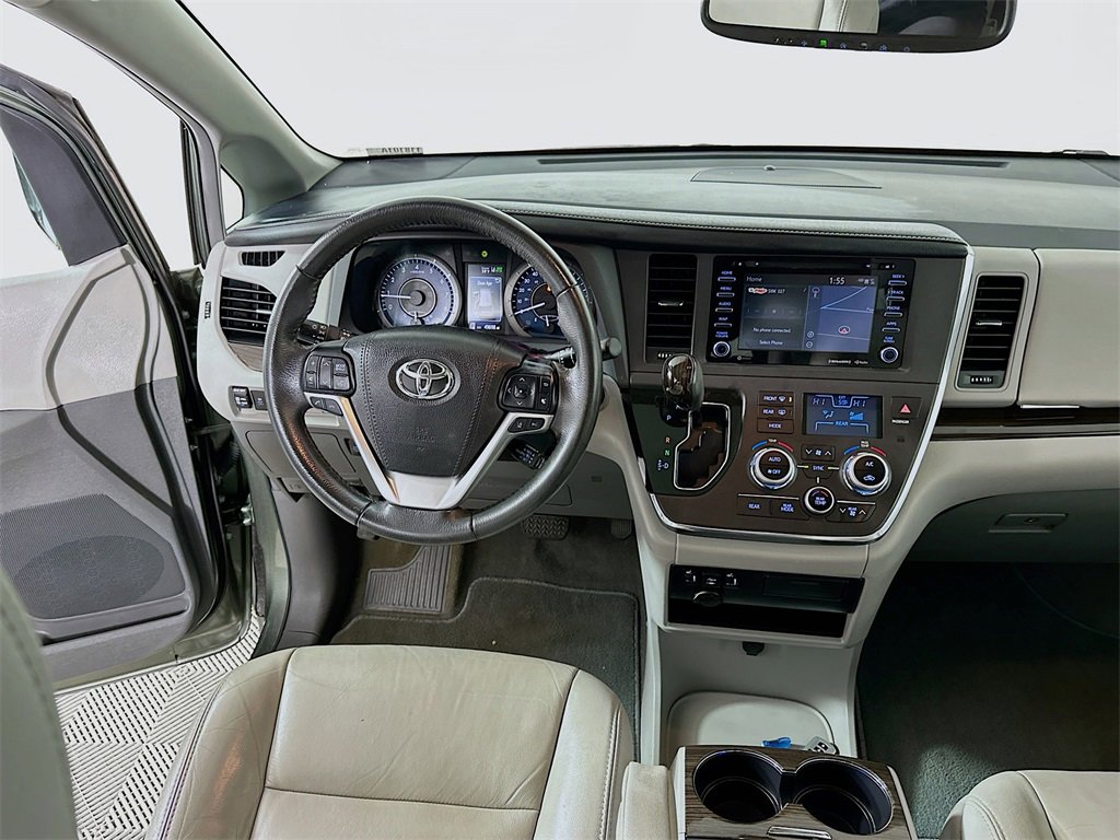 Used 2018 Toyota Sienna XLE image 19