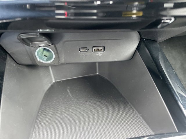 Used 2025 Chevrolet Trax LT w/ LT Convenience Package image 26