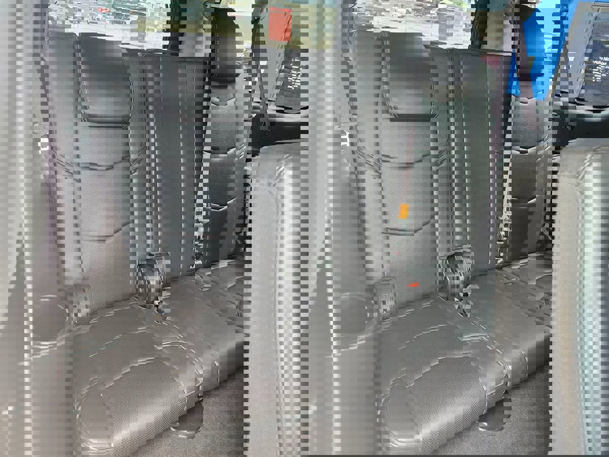 Used 2017 Cadillac Escalade ESV Luxury image 22