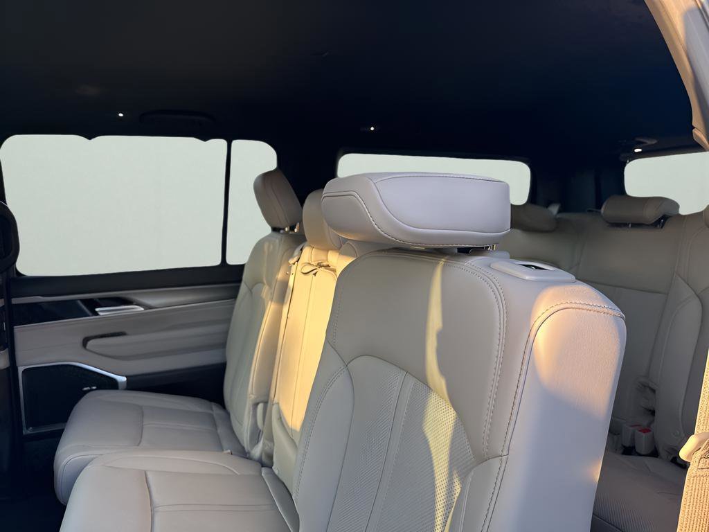 New 2025 Jeep Wagoneer 4WD w/ Convenience Group I image 19