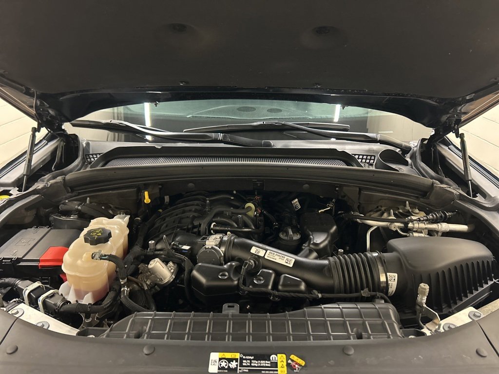 Used 2024 Jeep Grand Cherokee Limited w/ Black Appearance Package image 12