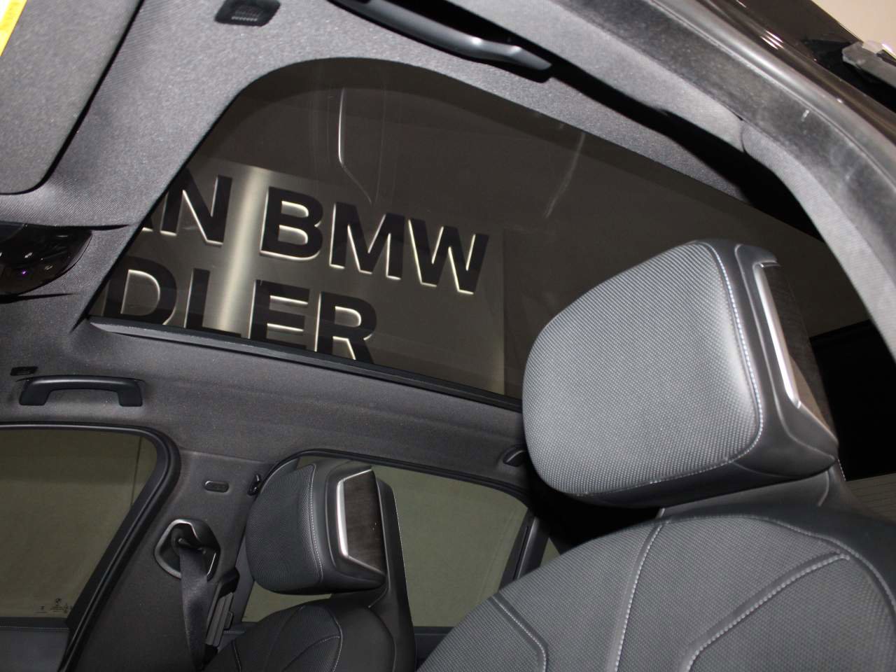 Certified 2024 BMW i7 eDrive50 w/ Executive Package RWD image 15