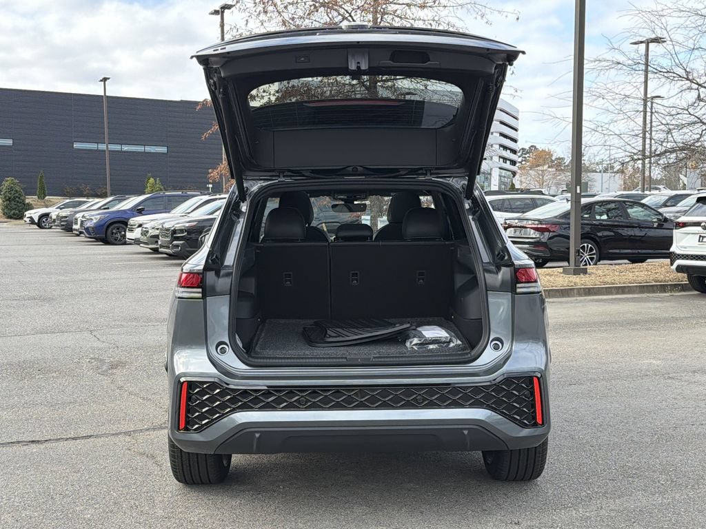 New 2026 Volkswagen Tiguan SE R-Line FWD image 15