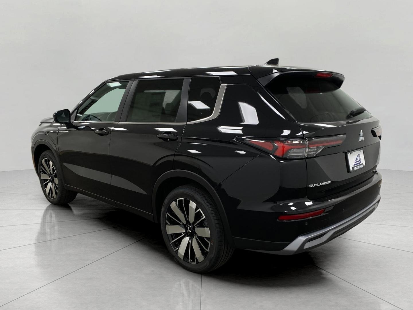 New 2026 Mitsubishi Outlander SE image 7