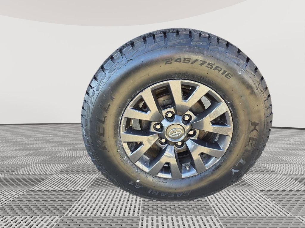 Used 2020 Toyota Tacoma SR5 image 23
