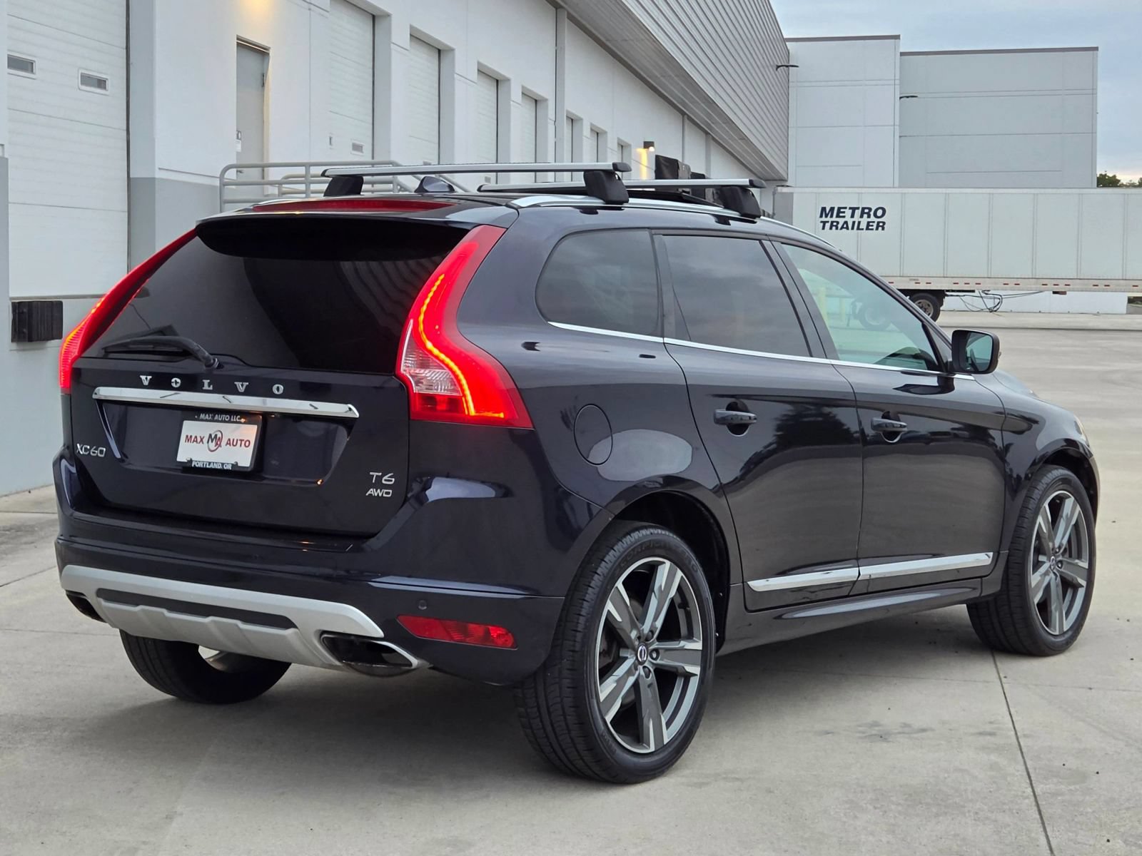 Used 2017 Volvo XC60 T6 Dynamic w/ Preferred Option Package AWD/4WD image 8