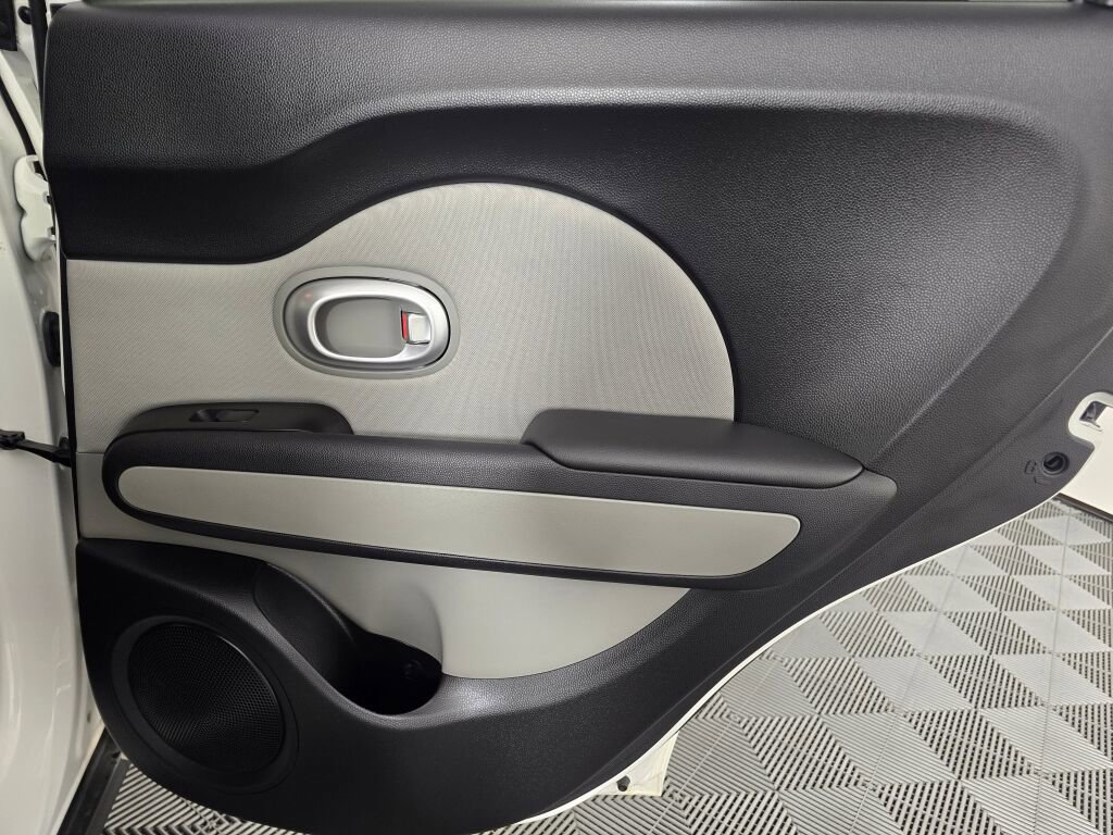 Used 2015 Kia Soul + image 40
