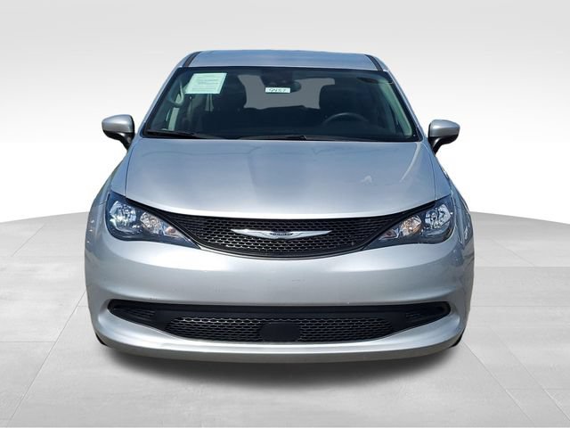 Used 2023 Chrysler Voyager LX FWD image 2