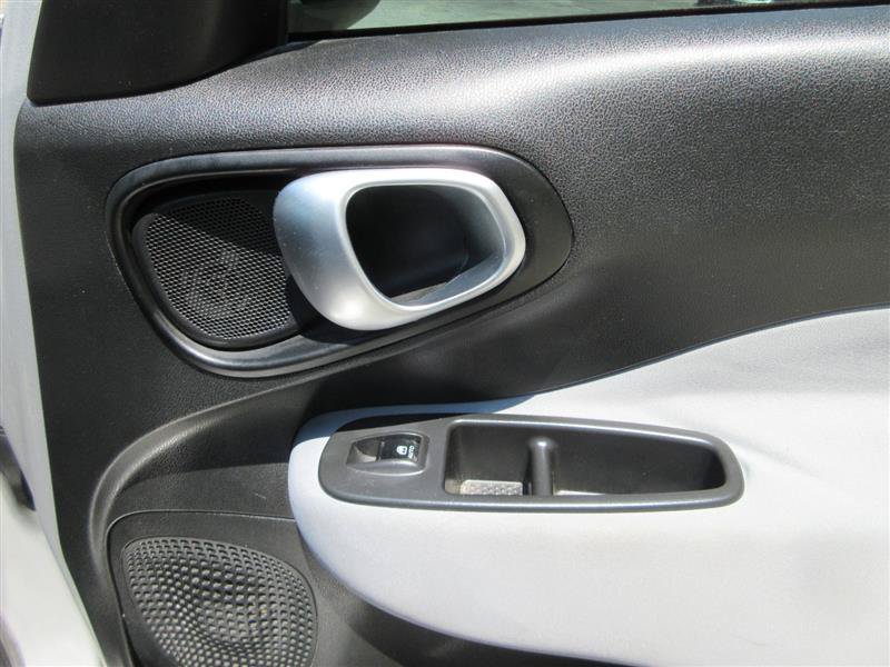 Used 2014 FIAT 500L Easy FWD image 24