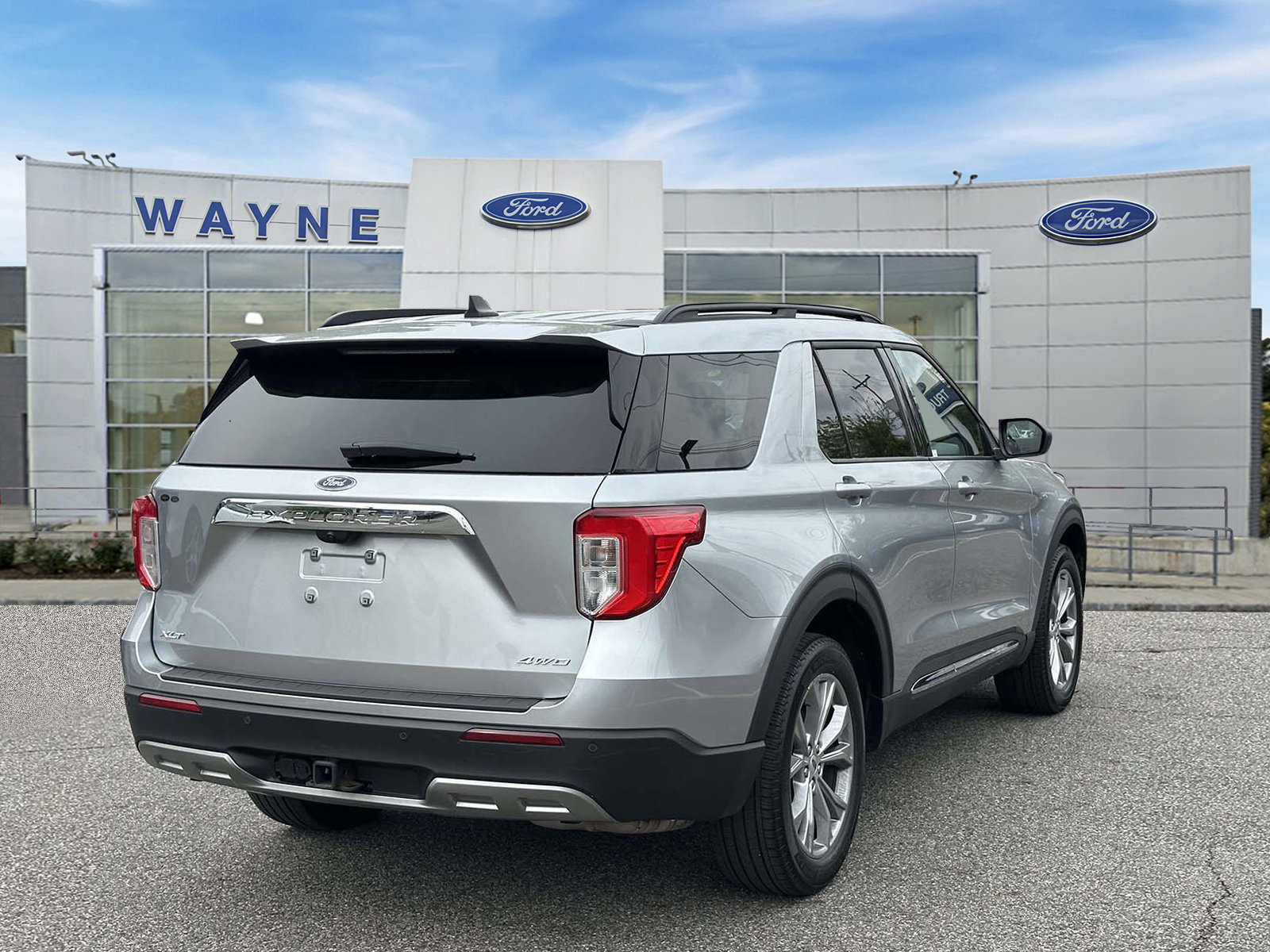Certified 2023 Ford Explorer XLT w/ Equipment Group 202A AWD/4WD image 5