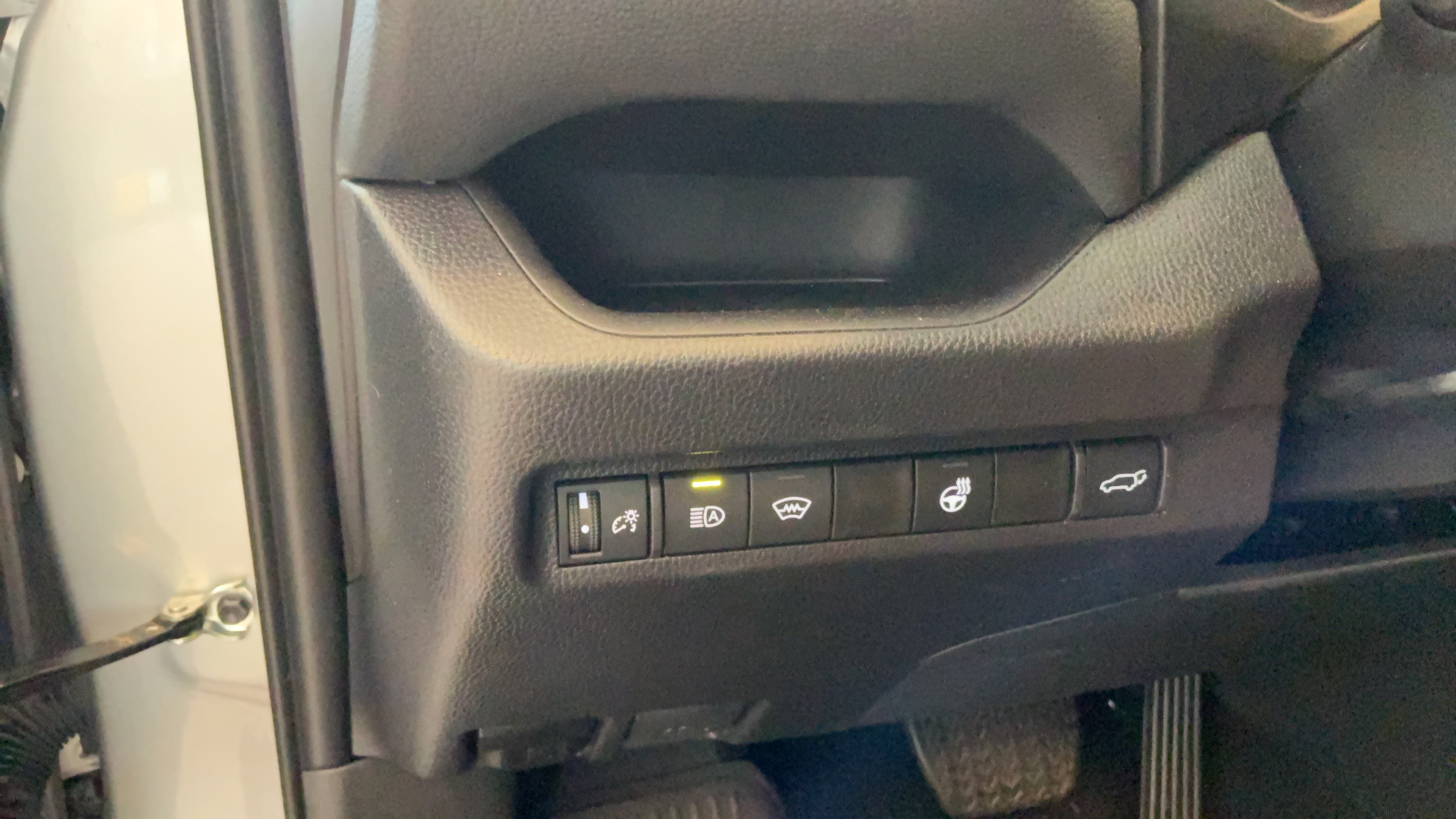 Used 2025 Toyota RAV4 XLE Premium w/ Weather Package AWD/4WD image 17
