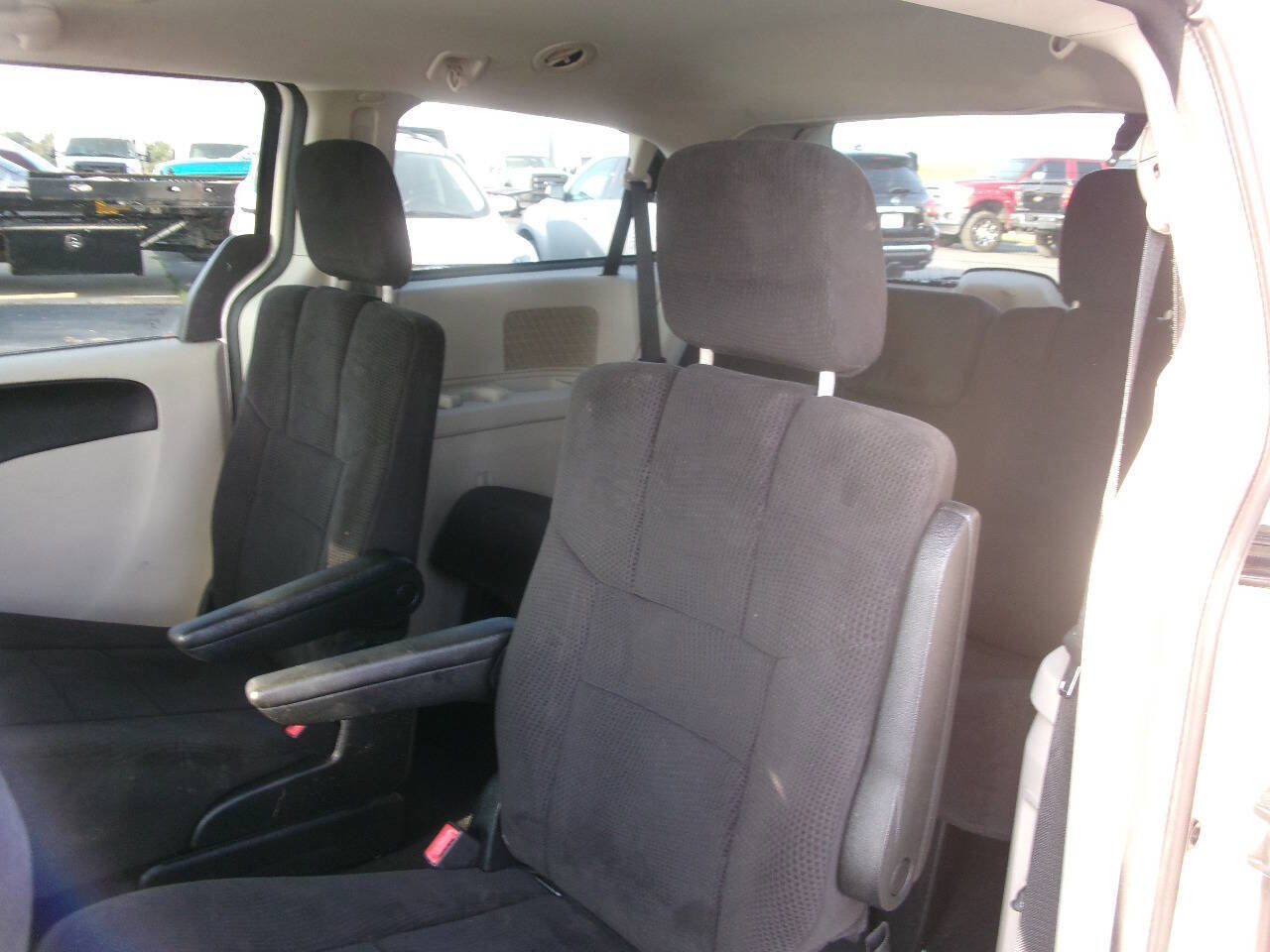 Used 2013 Dodge Grand Caravan SE image 18