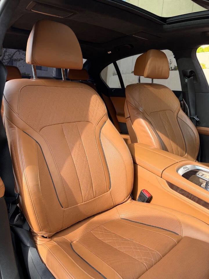 Used 2018 BMW 750i image 22