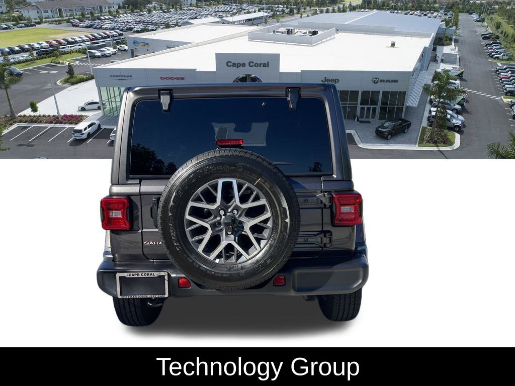Certified 2025 Jeep Wrangler Unlimited Sahara w/ Technology Group AWD/4WD image 5