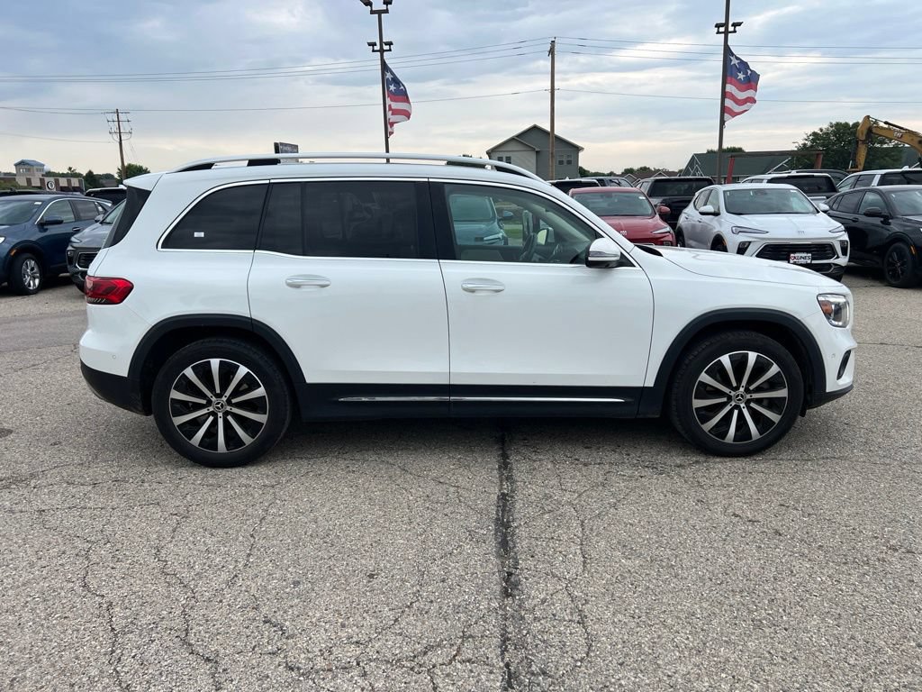 Used 2023 Mercedes-Benz GLB 250 4MATIC w/ Premium Package image 11