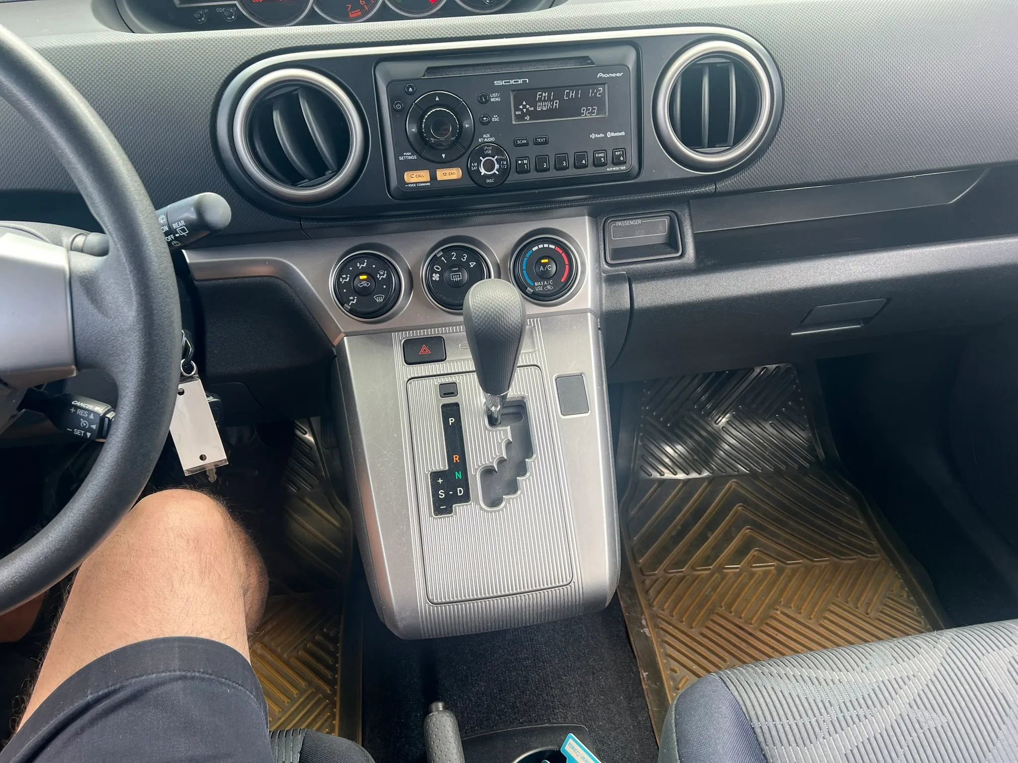 Used 2012 Scion xB FWD image 9