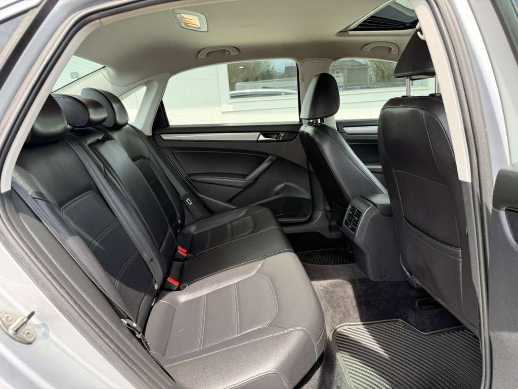 Used 2014 Volkswagen Passat TDI SE FWD image 19
