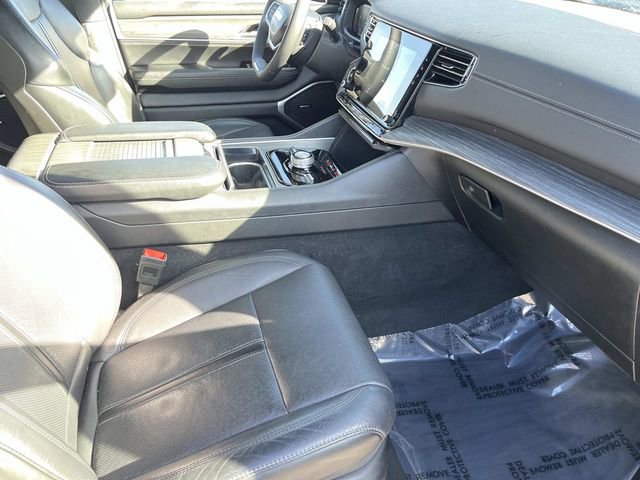 Used 2024 Jeep Wagoneer Series III AWD/4WD image 29