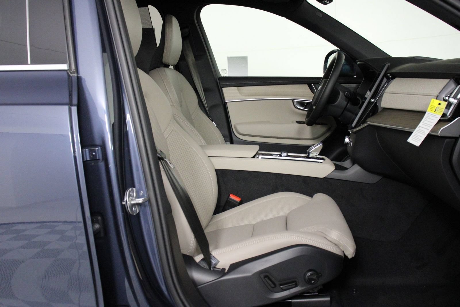 New 2026 Volvo XC90 T8 Ultra w/ Protection Package Premier AWD/4WD image 10
