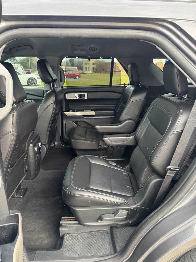 Used 2022 Ford Explorer Limited w/ Equipment Group 301A image 16