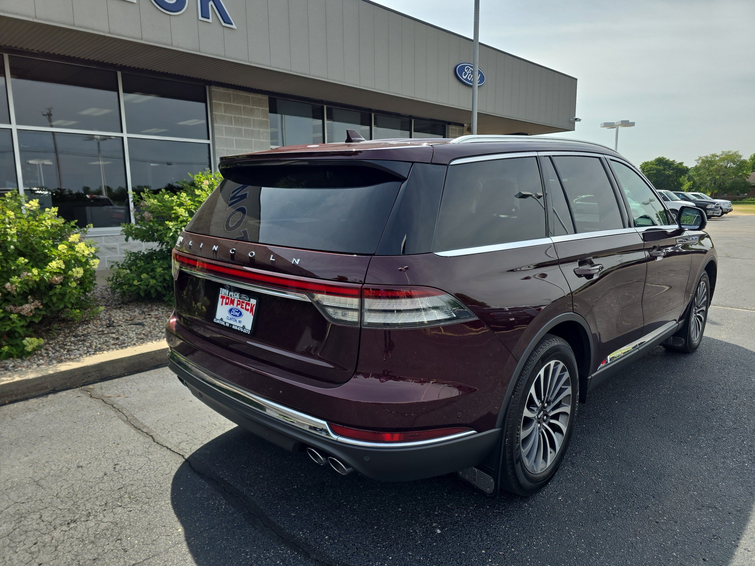 Used 2020 Lincoln Aviator Reserve w/ Equipment Group 201A AWD/4WD image 2