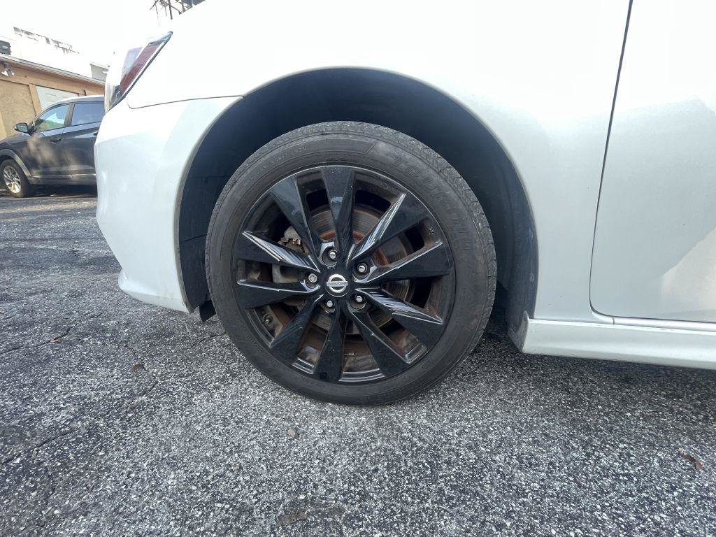 Used 2017 Nissan Sentra SR Turbo w/ SR Midnight Edition FWD image 4