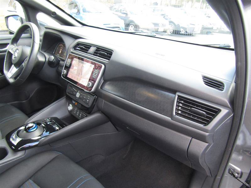 Used 2022 Nissan Leaf SV image 32