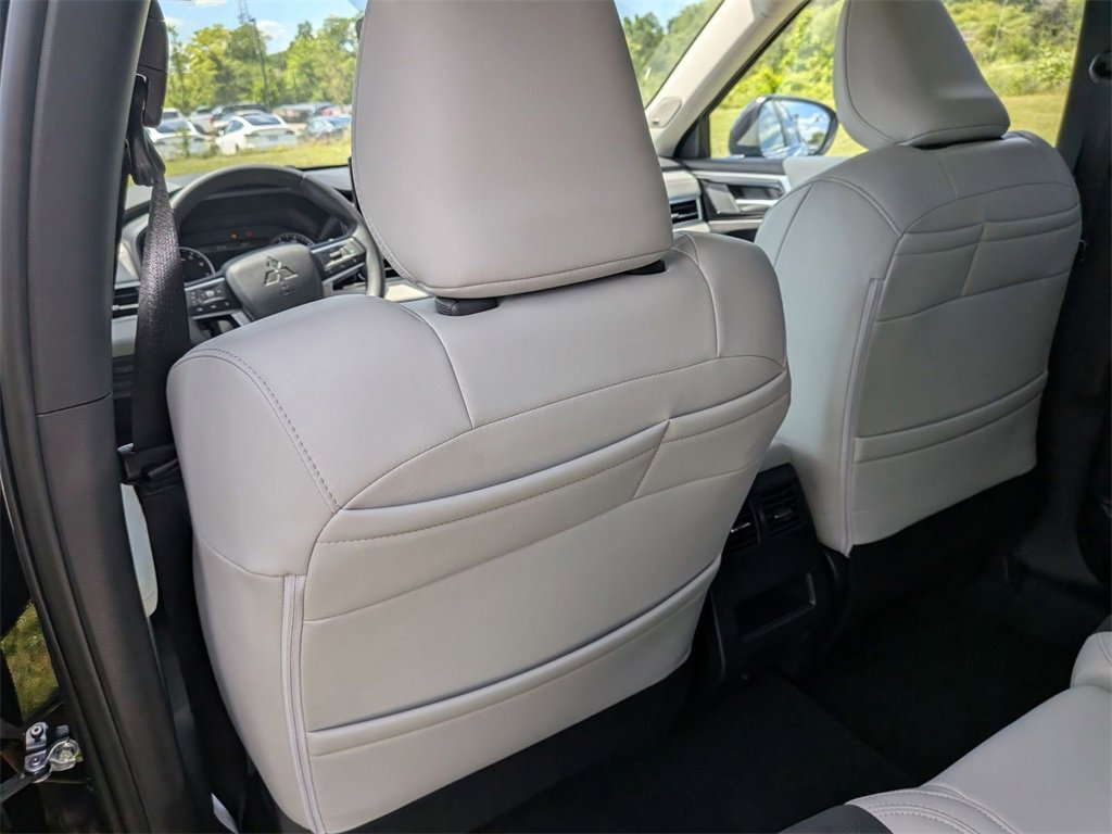 New 2025 Mitsubishi Outlander SE image 26