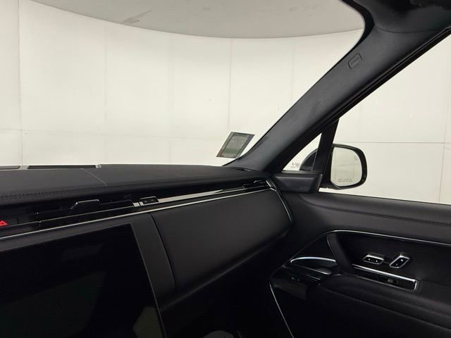 New 2025 Land Rover Range Rover SE image 12