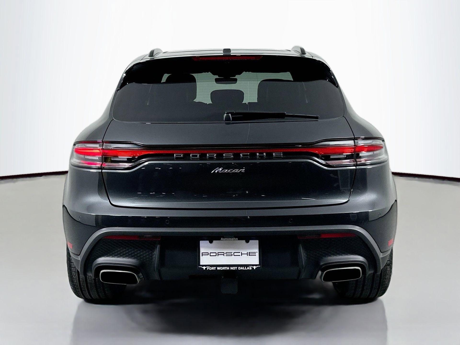 Certified 2025 Porsche Macan image 6
